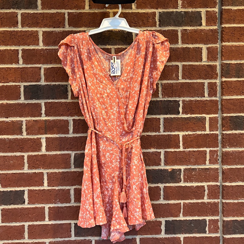 Women’s/Juniors Romper / Size Medium (6-8) / Orange / Unknown brand